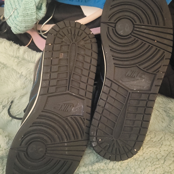 Jordan Men's Black and Blue Sneakers - Picture 8 of 10